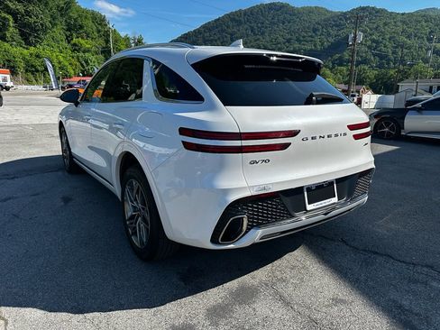 Used 2025 Genesis GV70 2.5T AWD/4WD image 6