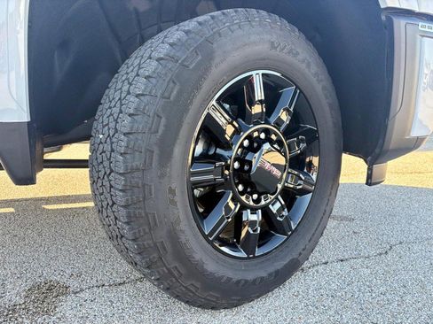 Used 2025 GMC Sierra 2500 AT4 image 11