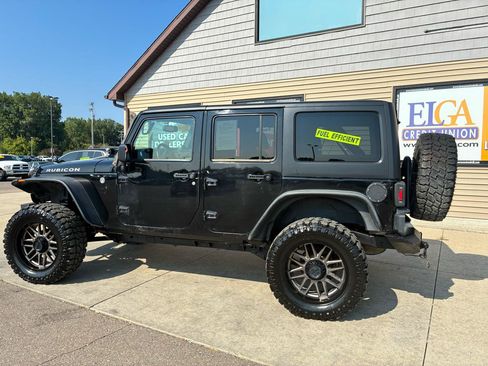 Used 2014 Jeep Wrangler Unlimited Rubicon w/ Connectivity Group AWD/4WD image 8