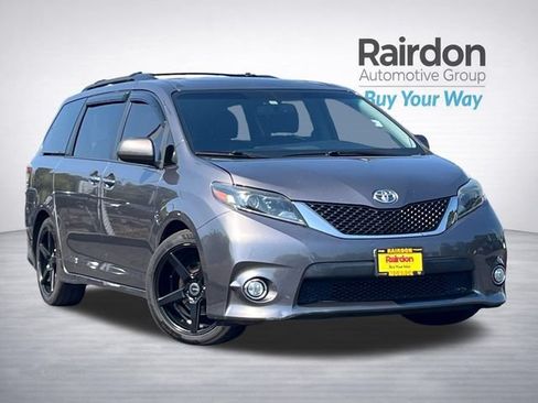 Used 2015 Toyota Sienna SE w/ SE Preferred Package FWD image 1