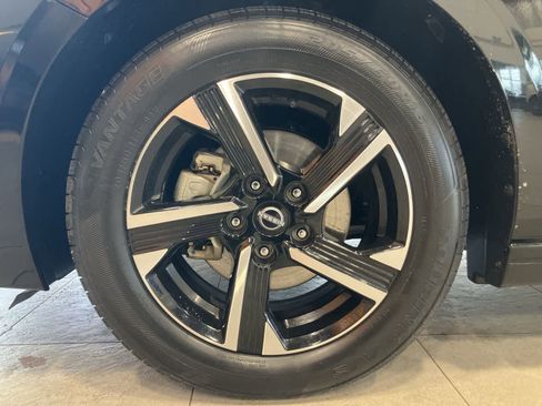 Used 2025 Nissan Sentra SV image 9