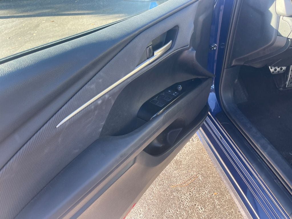 Used 2025 Toyota Camry SE FWD image 8