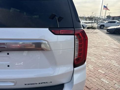Used 2024 GMC Yukon Denali w/ Denali Reserve Package image 11