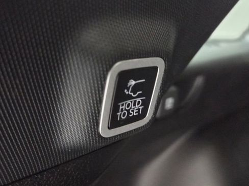 Used 2025 Jeep Grand Cherokee Altitude AWD/4WD image 13
