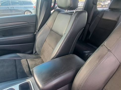 Used 2019 Jeep Grand Cherokee Altitude AWD/4WD image 6