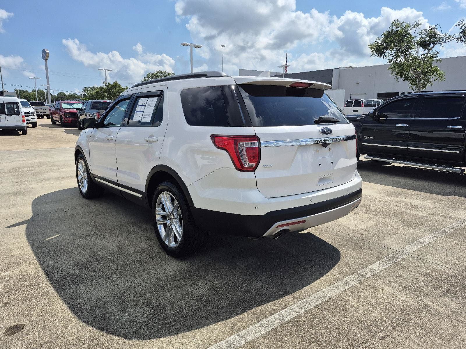 Used 2017 Ford Explorer XLT w/ Equipment Group 202A FWD image 14