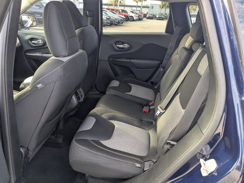 Used 2014 Jeep Cherokee Latitude w/ Comfort/Convenience Group image 14