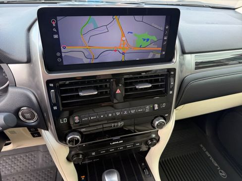 Used 2022 Lexus GX 460 Premium w/ Premium Package image 18