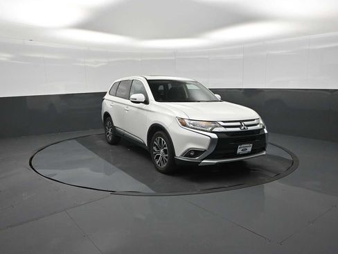 Used 2018 Mitsubishi Outlander SE AWD/4WD image 30