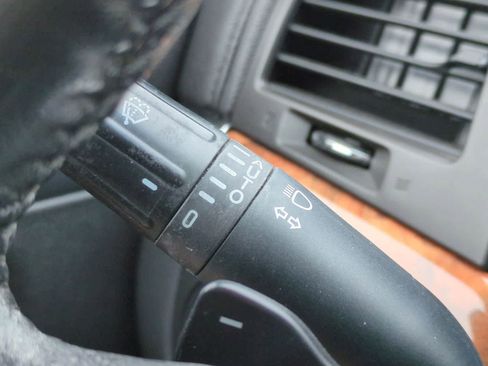 Used 2013 Lincoln MKS FWD image 25