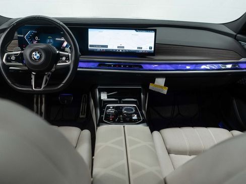 Used 2023 BMW 760i xDrive w/ Executive Package AWD/4WD image 8