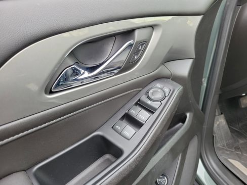 Used 2023 Chevrolet Traverse LT image 18