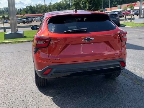 Certified 2024 Chevrolet Trax RS w/ Sunroof Package FWD image 7