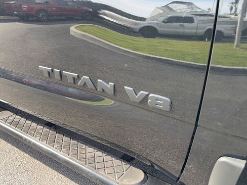 Used 2019 Nissan Titan SV w/ SV Convenience Package image 13
