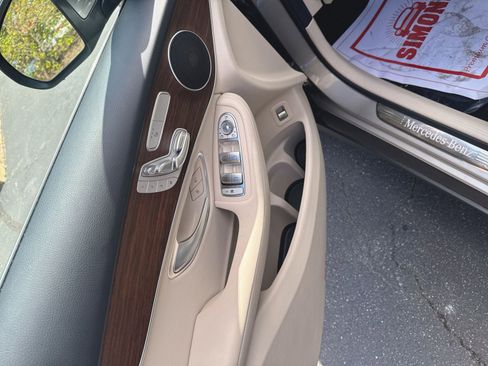 Used 2022 Mercedes-Benz GLC 300 4MATIC image 9