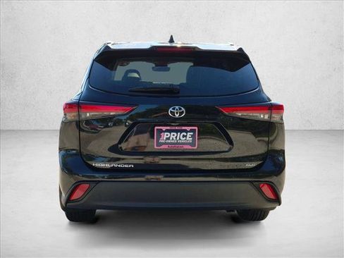 Used 2023 Toyota Highlander XLE FWD image 6