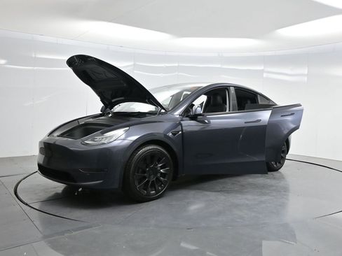 Used 2021 Tesla Model Y Long Range image 32