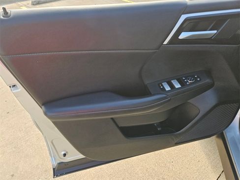 Used 2024 Mitsubishi Outlander SE image 14