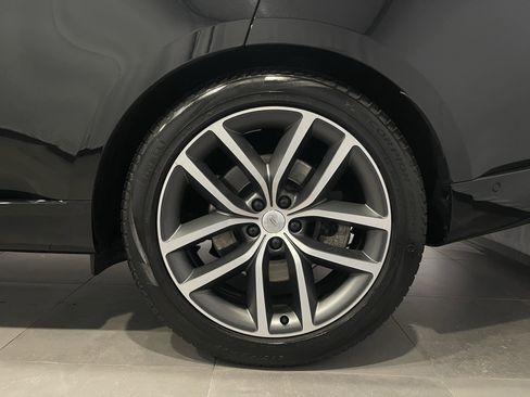Used 2025 Land Rover Range Rover SE AWD/4WD image 8