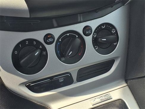 Used 2014 Ford Focus SE image 21