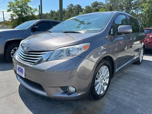 Used 2012 Toyota Sienna Limited w/ Premium Pkg AWD/4WD image 2