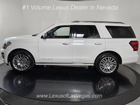 Used 2023 Ford Expedition Platinum AWD/4WD image 3