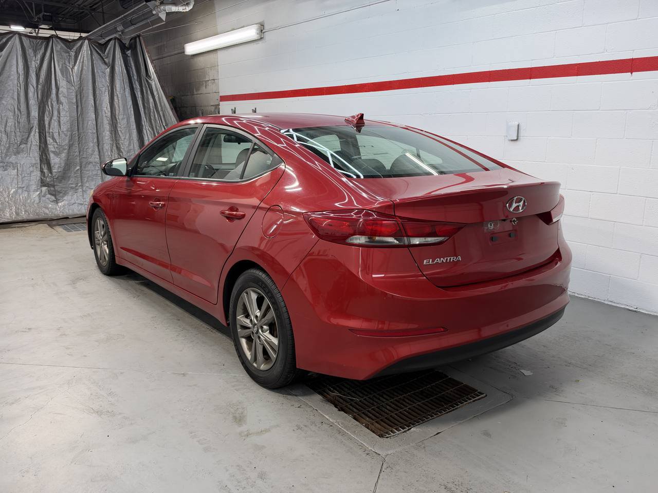 Used 2017 Hyundai Elantra SE FWD image 5