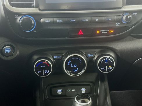 Used 2025 Hyundai Venue SEL image 23