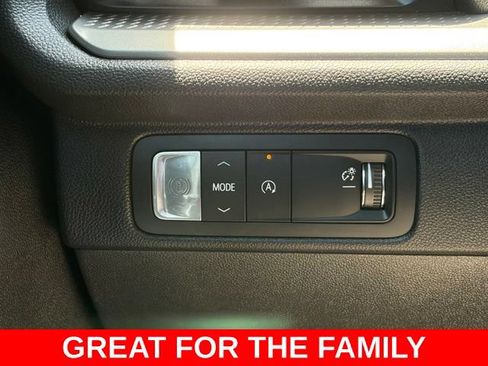 Used 2026 Chevrolet Traverse LT w/ Driver Confidence Package FWD image 20