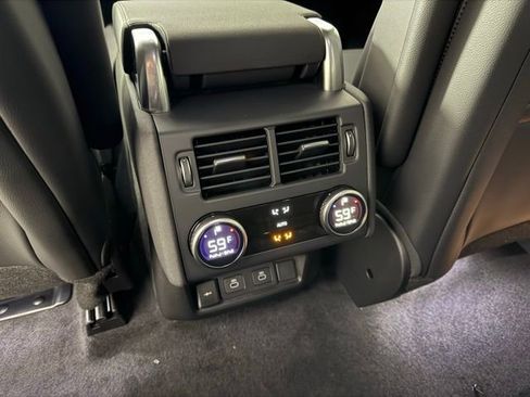 Certified 2025 Land Rover Discovery S image 24