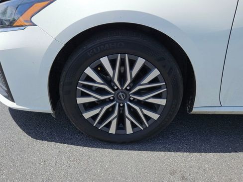 Used 2025 Nissan Altima 2.5 SV image 9