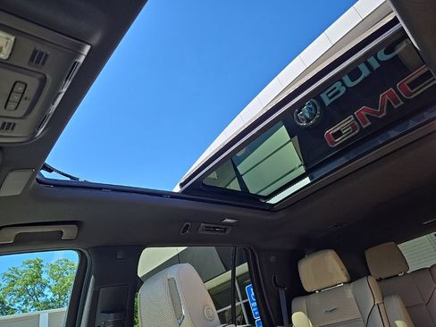 Used 2024 Cadillac Escalade Premium Luxury AWD/4WD image 48