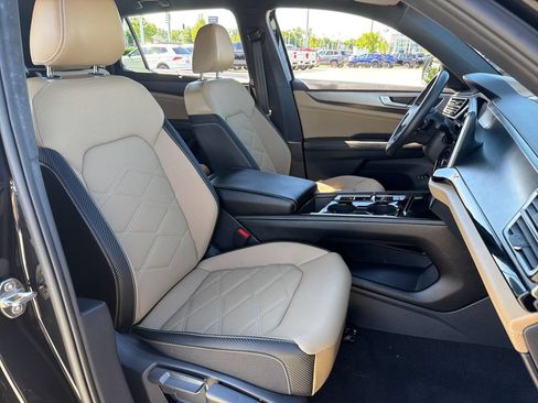 Certified 2024 Volkswagen Atlas Cross Sport SE FWD image 25