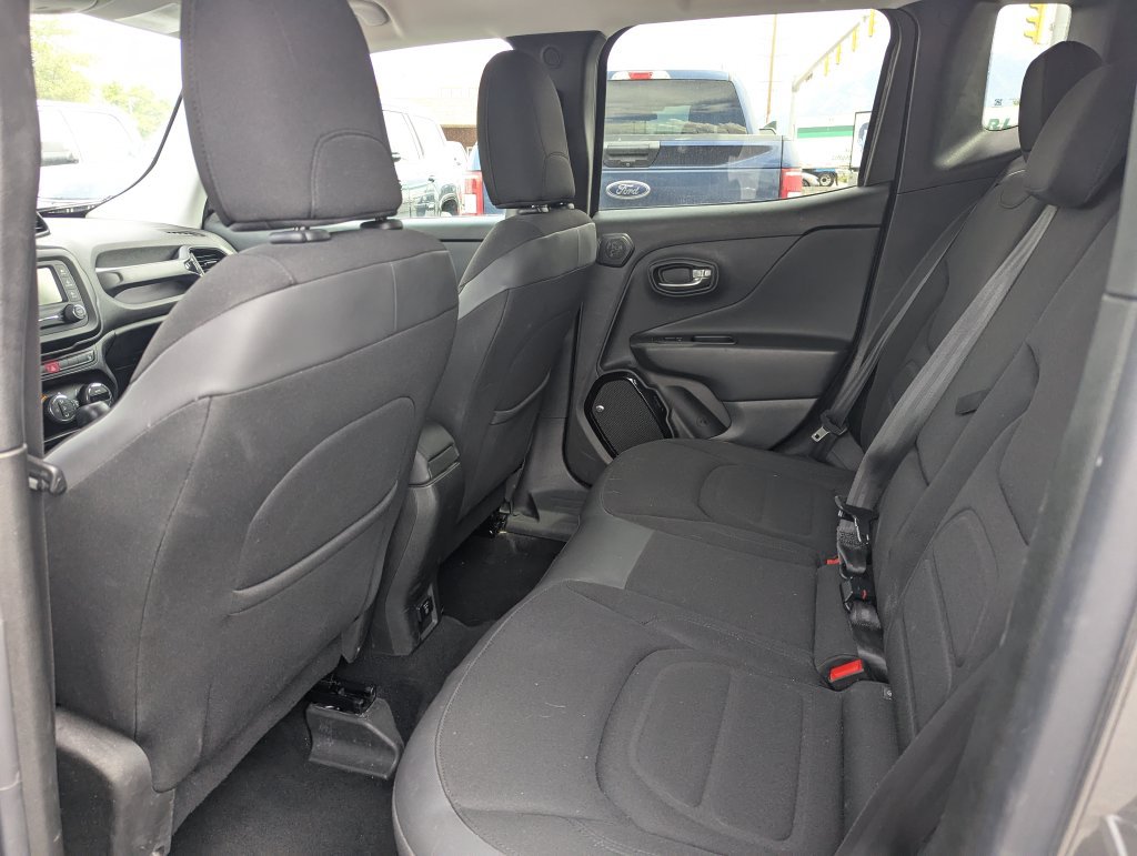 Used 2016 Jeep Renegade Latitude AWD/4WD image 28