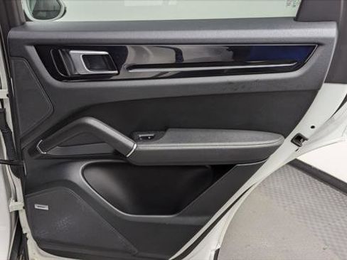 Used 2019 Porsche Cayenne image 18