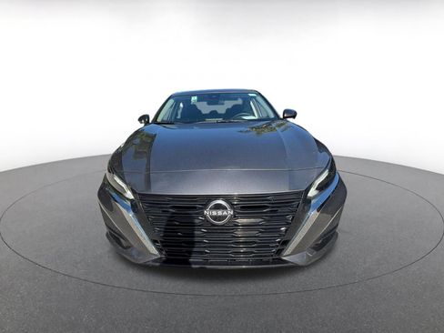 Used 2025 Nissan Altima 2.5 SV FWD image 4