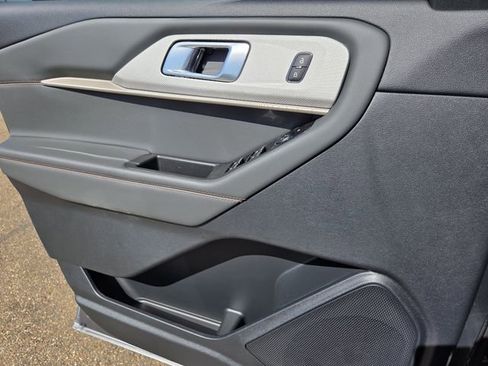 New 2026 Ford Explorer Active w/ Active Comfort Package image 15
