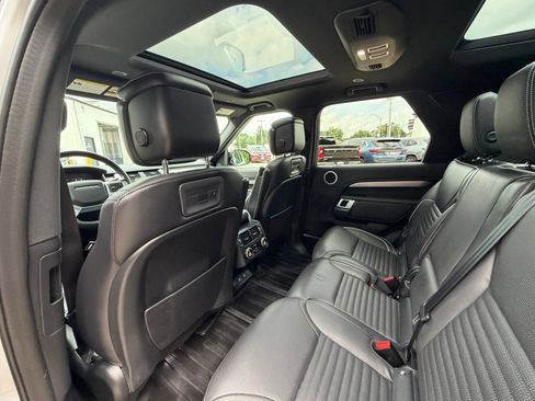 Used 2024 Land Rover Discovery Dynamic SE AWD/4WD image 25