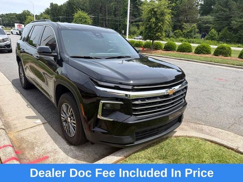 Used 2026 Chevrolet Traverse LT w/ Driver Confidence Package FWD image 1