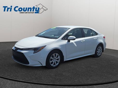 Used 2025 Toyota Corolla LE FWD image 3