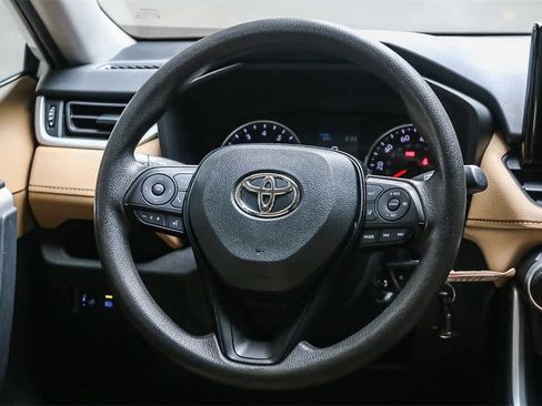 Used 2021 Toyota RAV4 LE w/ Carpet Mat Package (TMS) image 15