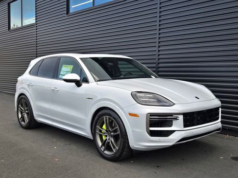 New 2026 Porsche Cayenne Turbo image 9