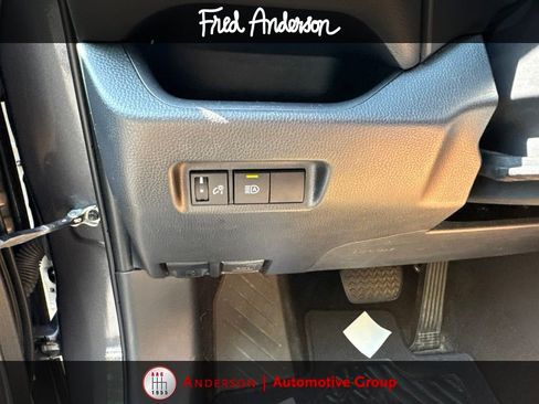 Used 2019 Toyota RAV4 LE FWD image 8