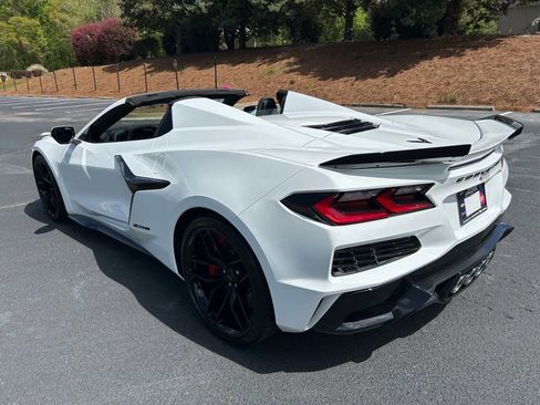 Used 2025 Chevrolet Corvette Z06 RWD image 32