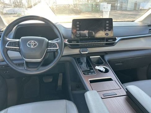 Certified 2024 Toyota Sienna XLE image 16