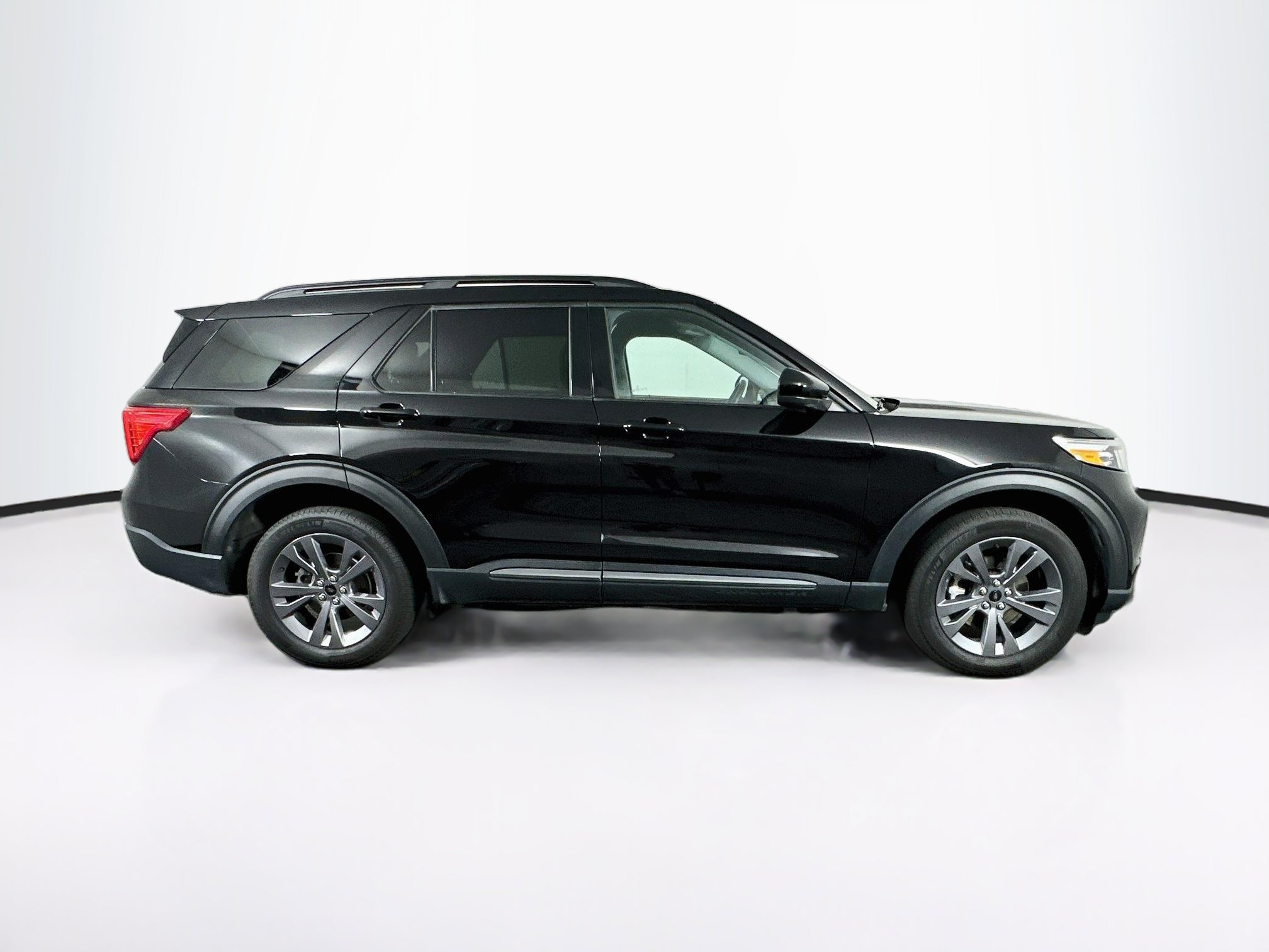 Used 2024 Ford Explorer XLT w/ Equipment Group 202A AWD/4WD image 10