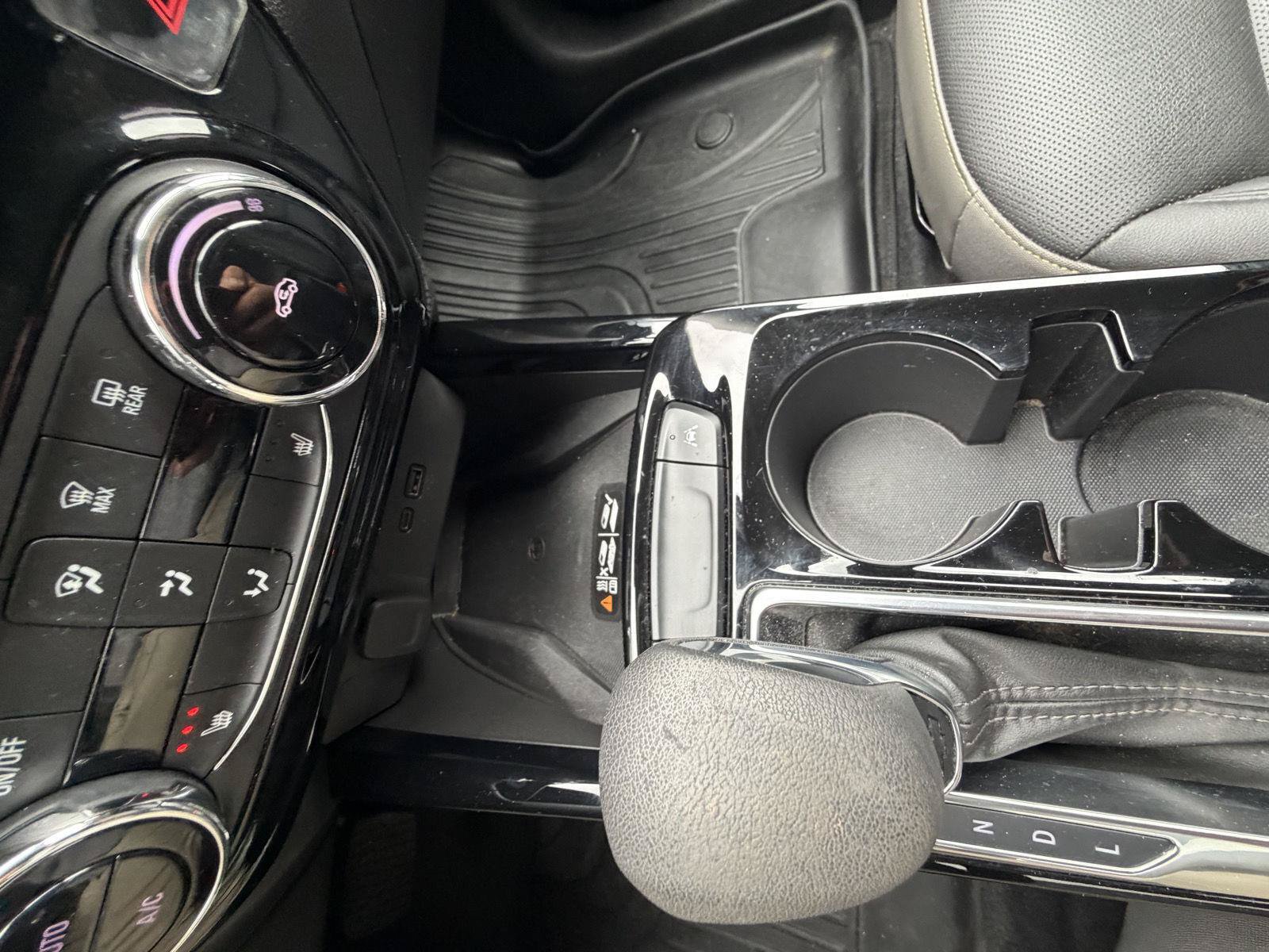 Used 2024 Chevrolet Trax ACTIV w/ Sunroof Package FWD image 19