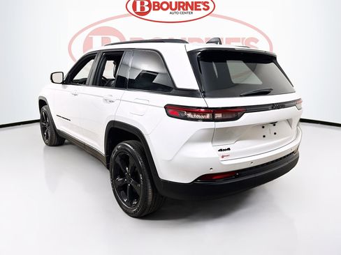 Used 2023 Jeep Grand Cherokee Altitude image 8