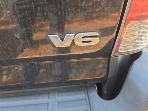 Used 2015 Toyota Tacoma Base image 5