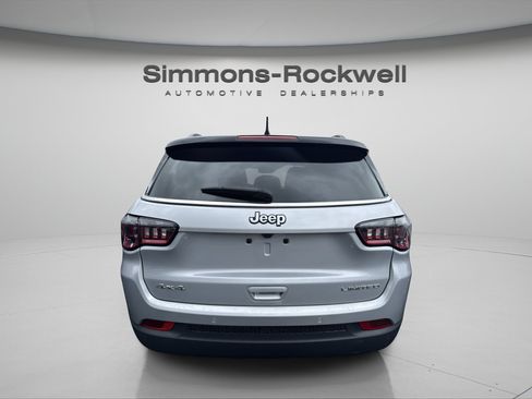 Used 2025 Jeep Compass Limited AWD/4WD image 3